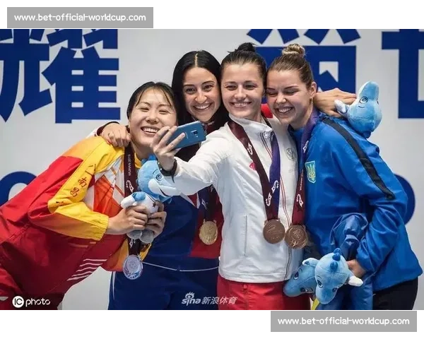 一场速度与智慧的较量 F1电竞选手赛场内外揭秘